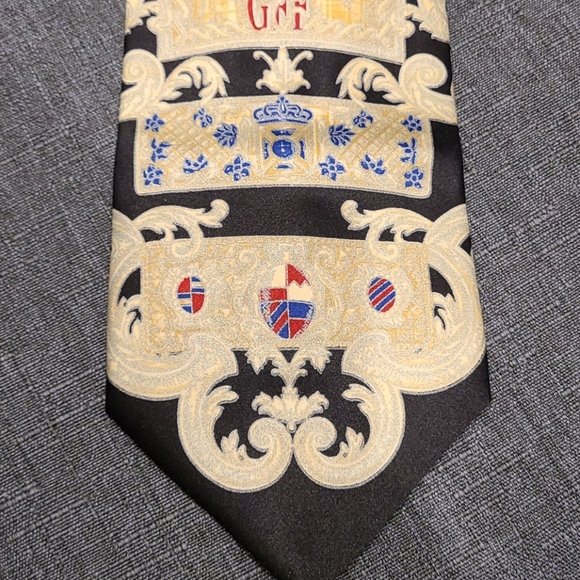 Tie by Gianfranco Ferre 100% silk with intricate logo - Picture 12 of 12